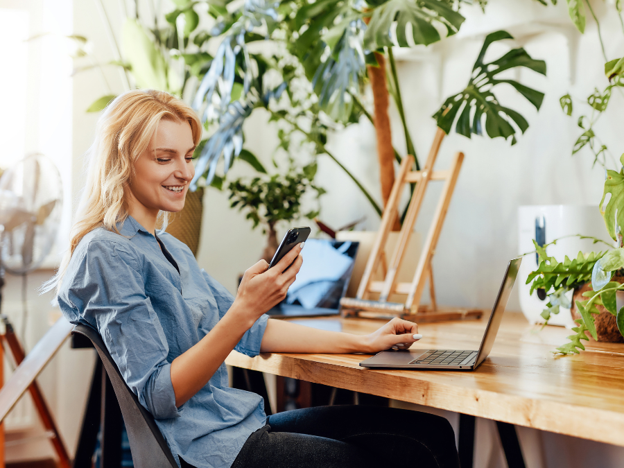 Laptop user checking Prime Tech Support services after reading Laptop's Speed article on blog