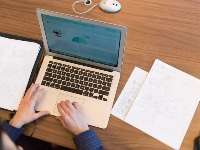 MacBook Pro user checking the post blog and their device issue to book a Macbook Air diagnostic services with Prime Tech Support in Miami