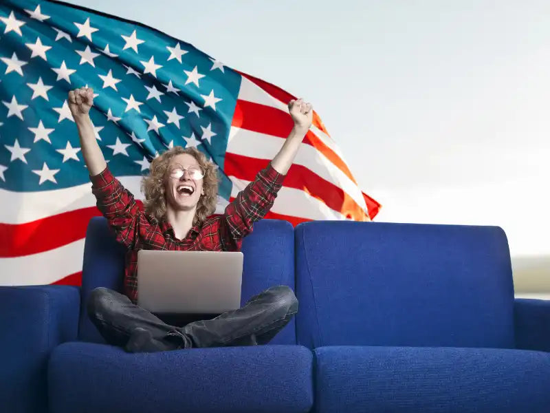 Prime Tech Support customers enjoying the benefits of cleaning and maintenance services and offers on July 4th for his laptop in Miami