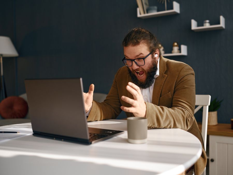 Frustrated laptop user located in Miami. His laptop is not performing well and has software and hardware issues. Prime Tech Support will provide the right support to solve his issues.