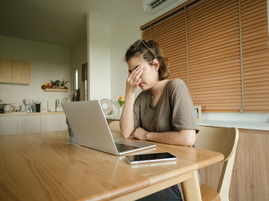 Customer frustrated with starting up and shotting down process. Prime Tech Support will offer a Software configuration service to improve the laptop performance