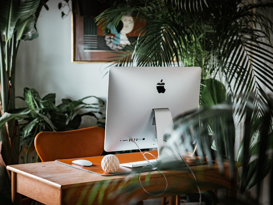 iMac in customer's home in Miami. The iMac will be troubleshoot and repair by Prime Tech Support Technicians
