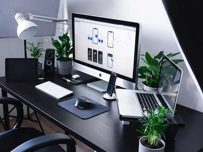 iMac user fixing his software issues with Prime Tech Support technical team located in Miami