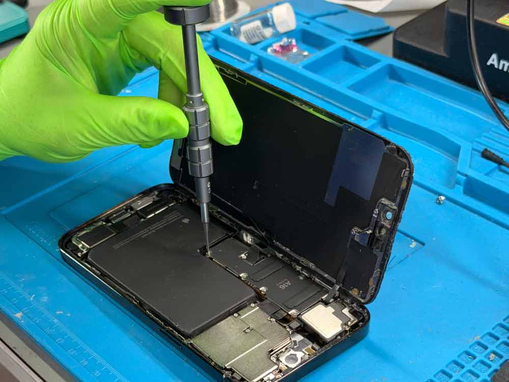 iphone data recovery being performed at Prime Tech lab in Miami