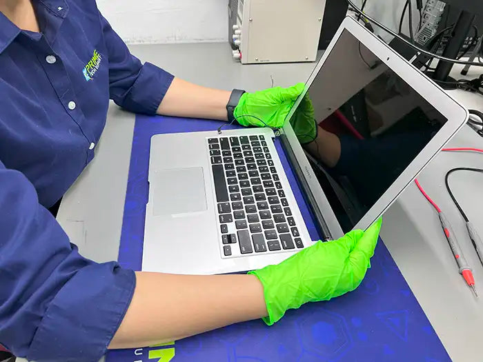 MacBook Air screen repair performed by a technician at Prime Tech Support specialized lab after diagnosing the Macbook Air laptop for a customer located in Miami